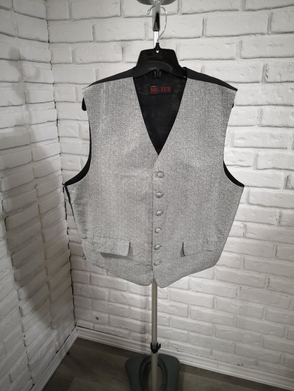 Mel Howard Accessories Men's Size Medium Silver Grey Button Front Vest